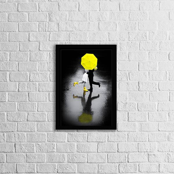 Quadro Casal na Chuva com Sombrinha Amarela