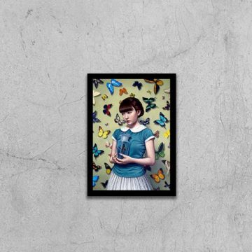 Quadro Menina com Borboletas