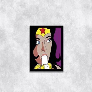 Quadro Mulher Maravilha Comendo Banana