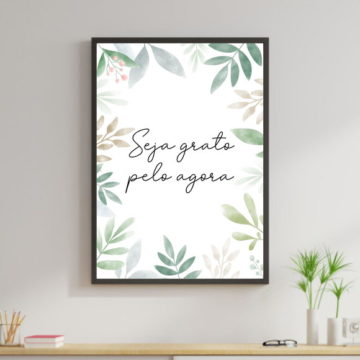 Quadro decorativo com plantas verdes e frase de gratidão
