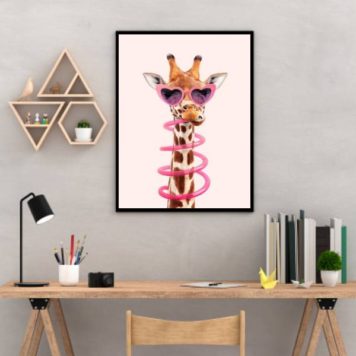 quadro decorativo com girafa de óculos de coração