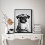 Quadro Decorativo Cachorrinho Pug Bebendo Café