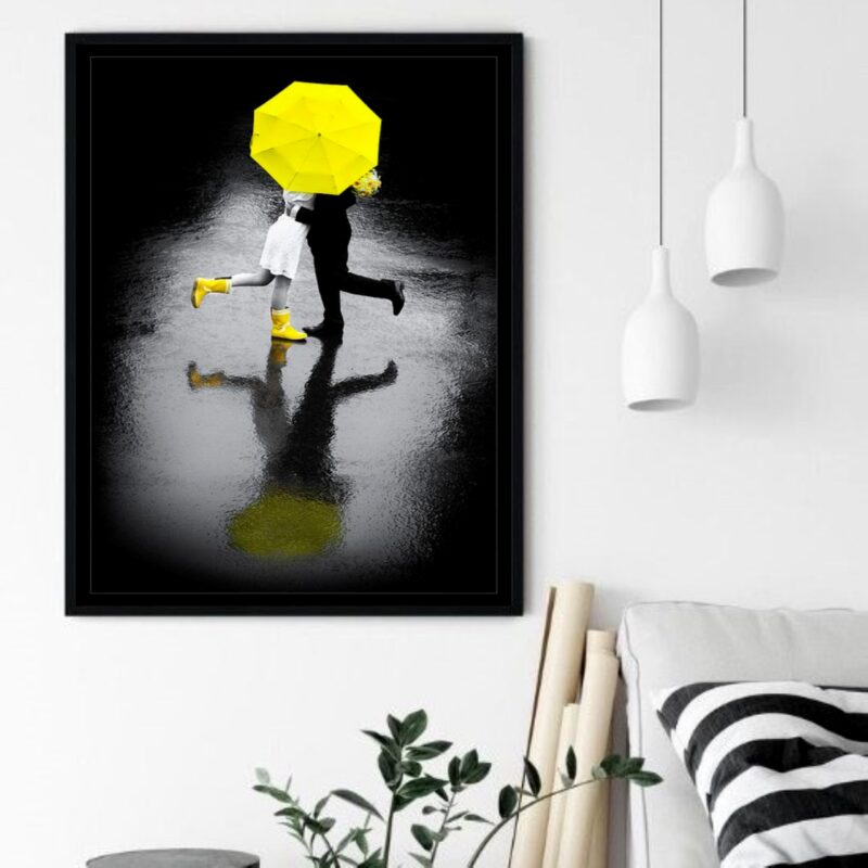 Quadro Decorativo Casal Guarda-Chuva - 70x50 cm