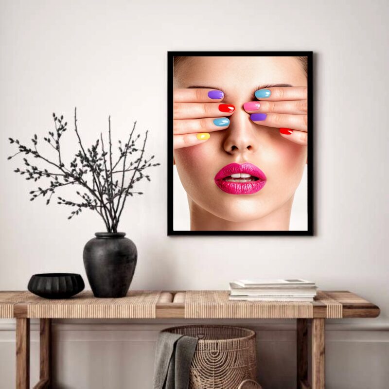 Quadro Decorativo Esmalteria Mulher - 70x50 cm