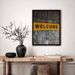 Quadro Decorativo Everyone Is Welcome - 70x50 cm