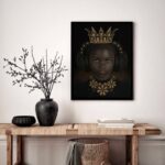 Quadro Decorativo Garotinha Fone Coroa - 70x50 cm