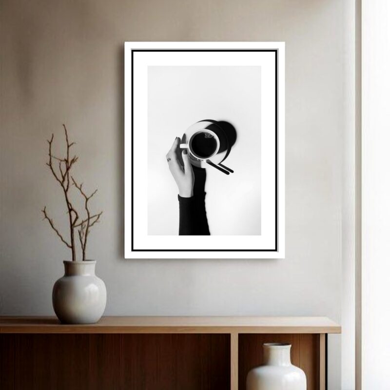 Quadro Decorativo Xícara Café Mão P&B - 70x50 cm