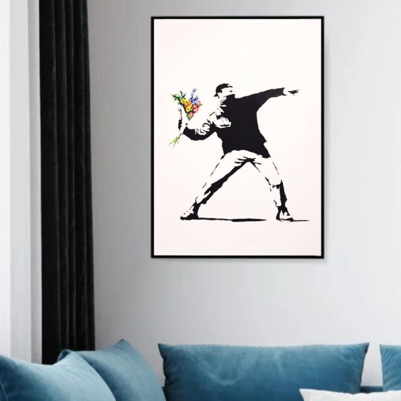 Quadro Decorativo Bansky - Love Is In The Air - 70x50 cm