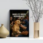 Quadro Decorativo Cão Caramelo No Bar