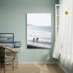 Quadro Decorativo Surfistas Na Praia - 70x50 cm