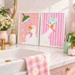 Kit 2 Quadros Decorativos Para Banheiro Pato Rosa